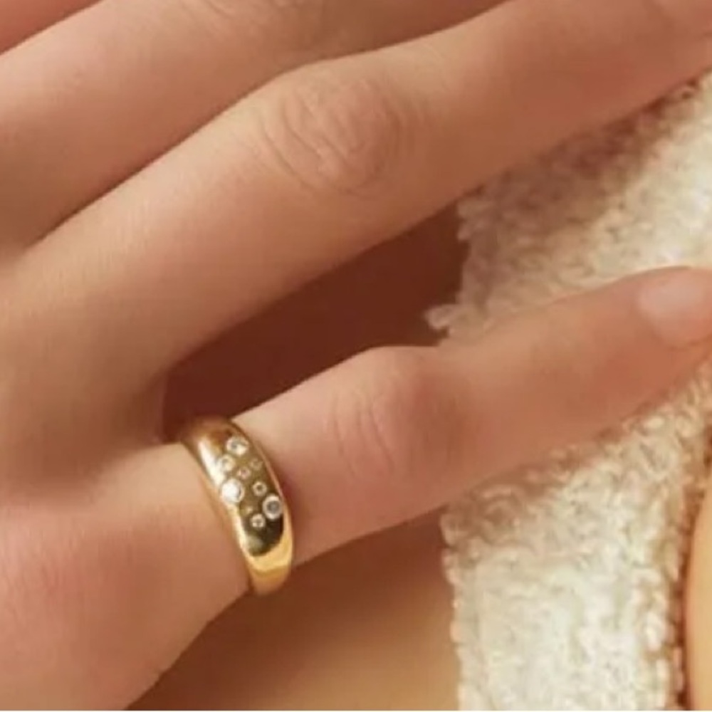 Elizabeth Moore. REDUCED! Buy Now! 18K Satin Finish Pinkie. Diamond Scattered. - Picture 5 of 7